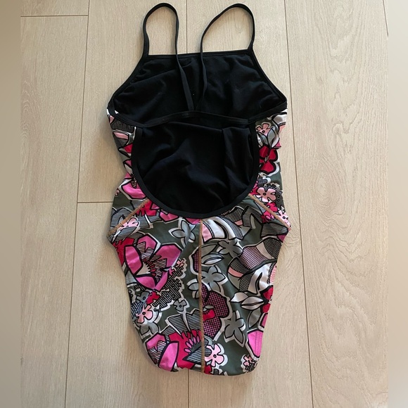 Speedo endurance pink and black full piece bathing suit - Picture 3 of 4